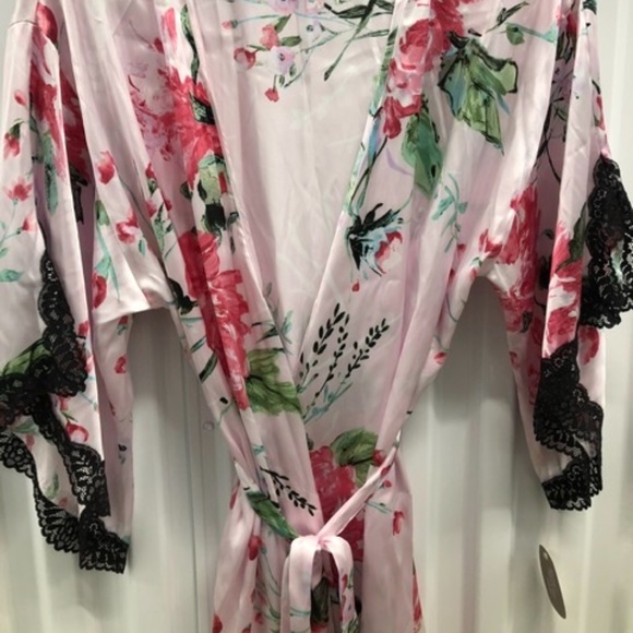 Gorgeous Satin Coverup Robe Kimono, L, NWT - Picture 2 of 10